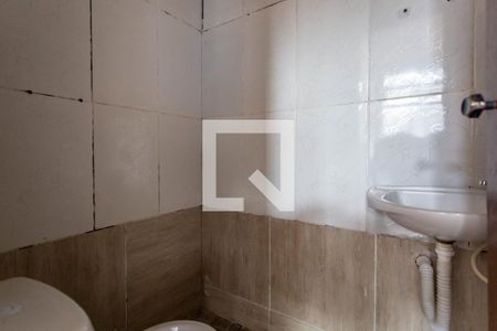 Banheiro de casa para alugar com 1 quarto, 80m² em Tupi, Belo Horizonte