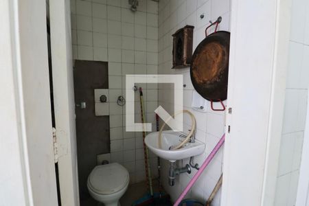 Apartamento para alugar com 200m², 4 quartos e 2 vagas Apartamento para alugar com 200m², 4 quartos e 2 vagasBanheiro de serviço