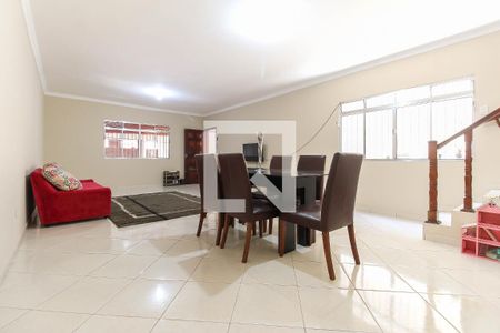 Casa à venda com 233m², 3 quartos e 3 vagasSala