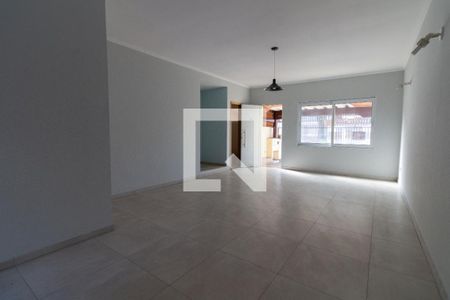 Sala de casa à venda com 3 quartos, 150m² em Jardim Rizzo, São Paulo