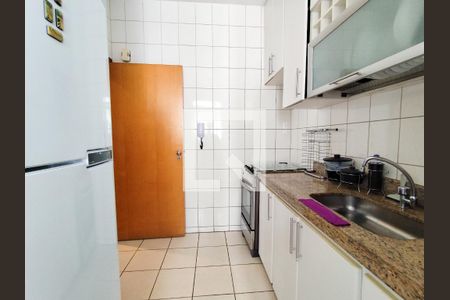 Cozinha de apartamento para alugar com 2 quartos, 60m² em Buritis, Belo Horizonte