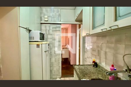 Cozinha de apartamento à venda com 3 quartos, 75m² em Estoril, Belo Horizonte