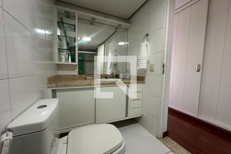 Banheiro  de apartamento para alugar com 1 quarto, 50m² em Centro, Ribeirão Preto