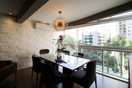 Sala  de apartamento à venda com 2 quartos, 93m² em Vila Olímpia, São Paulo