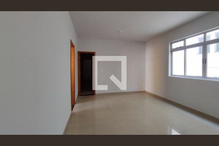 Sala de apartamento para alugar com 3 quartos, 105m² em Cabral, Contagem