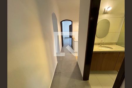 Casa para alugar com 200m², 5 quartos e 2 vagas Casa para alugar com 200m², 5 quartos e 2 vagasCorredor