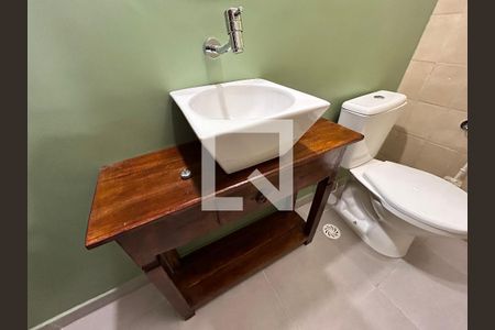 Casa para alugar com 200m², 5 quartos e 2 vagas Casa para alugar com 200m², 5 quartos e 2 vagasLavabo