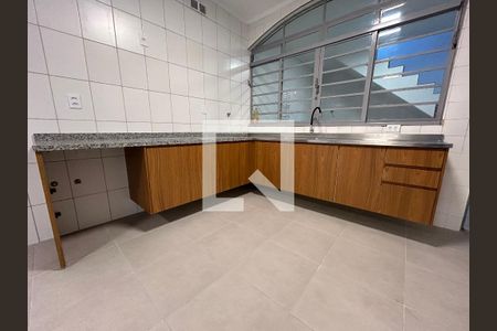 Casa para alugar com 200m², 5 quartos e 2 vagas Casa para alugar com 200m², 5 quartos e 2 vagasCozinha