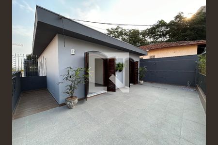 Casa para alugar com 200m², 5 quartos e 2 vagas Casa para alugar com 200m², 5 quartos e 2 vagasVaranda da frente