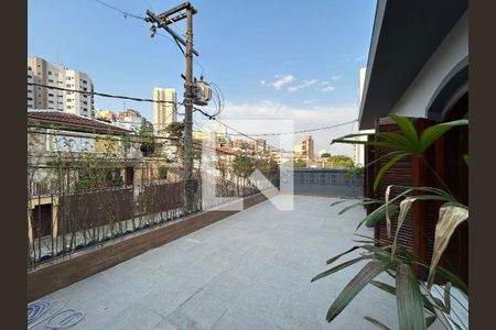 Casa para alugar com 200m², 5 quartos e 2 vagas Casa para alugar com 200m², 5 quartos e 2 vagasVaranda dos quartos frente