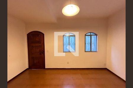 Casa para alugar com 200m², 5 quartos e 2 vagas Casa para alugar com 200m², 5 quartos e 2 vagasSala de Jantar
