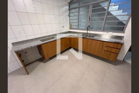 Casa para alugar com 200m², 5 quartos e 2 vagas Casa para alugar com 200m², 5 quartos e 2 vagasCozinha