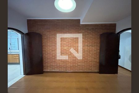 Casa para alugar com 200m², 5 quartos e 2 vagas Casa para alugar com 200m², 5 quartos e 2 vagasSala de jantar