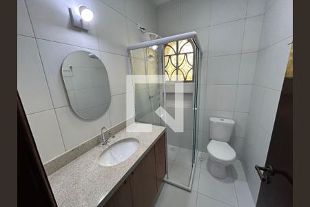 Casa para alugar com 200m², 5 quartos e 2 vagas Casa para alugar com 200m², 5 quartos e 2 vagasBanheiro