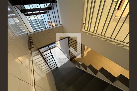 Casa para alugar com 200m², 5 quartos e 2 vagas Casa para alugar com 200m², 5 quartos e 2 vagasEscada para churrasqueira