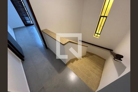 Casa para alugar com 200m², 5 quartos e 2 vagas Casa para alugar com 200m², 5 quartos e 2 vagasCorredor