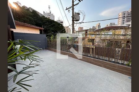 Casa para alugar com 200m², 5 quartos e 2 vagas Casa para alugar com 200m², 5 quartos e 2 vagasVaranda do quartos frente
