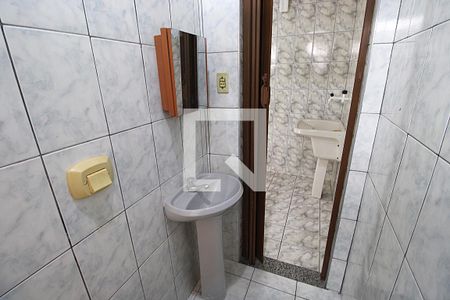 Banheiro de kitnet/studio para alugar com 1 quarto, 20m² em Irajá, Rio de Janeiro