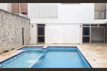 Casa à venda com 5 quartos, 386m² em Vila Santo Estevão, São Paulo