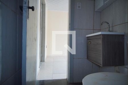 Banheiro Corredor de casa para alugar com 2 quartos, 110m² em Farrapos, Porto Alegre