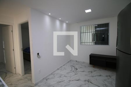 Sala de apartamento para alugar com 2 quartos, 40m² em Brás de Pina, Rio de Janeiro