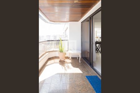 Apartamento à venda com 306m², 3 quartos e 4 vagas Apartamento à venda com 306m², 3 quartos e 4 vagasSacada - Cobertura