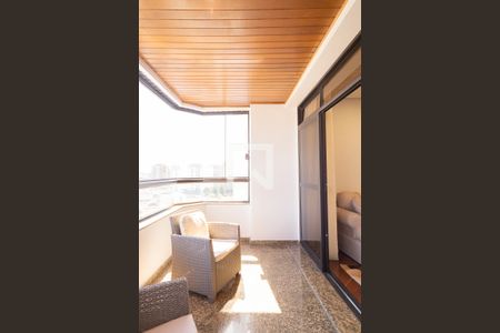 Apartamento à venda com 306m², 3 quartos e 4 vagas Apartamento à venda com 306m², 3 quartos e 4 vagasSacada