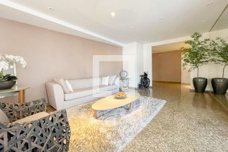 Apartamento à venda com 306m², 3 quartos e 4 vagas Apartamento à venda com 306m², 3 quartos e 4 vagasÁrea comum - Hall