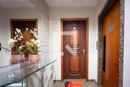 Apartamento à venda com 306m², 3 quartos e 4 vagas Apartamento à venda com 306m², 3 quartos e 4 vagasÁrea comum - Hall