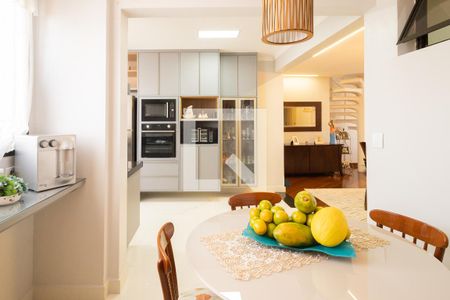 Apartamento à venda com 306m², 3 quartos e 4 vagas Apartamento à venda com 306m², 3 quartos e 4 vagasCopa