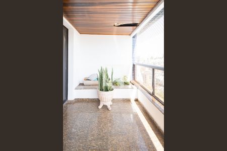 Apartamento à venda com 306m², 3 quartos e 4 vagas Apartamento à venda com 306m², 3 quartos e 4 vagasSacada - Cobertura