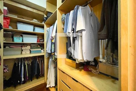 Apartamento à venda com 306m², 3 quartos e 4 vagas Apartamento à venda com 306m², 3 quartos e 4 vagasCloset - Suíte 3