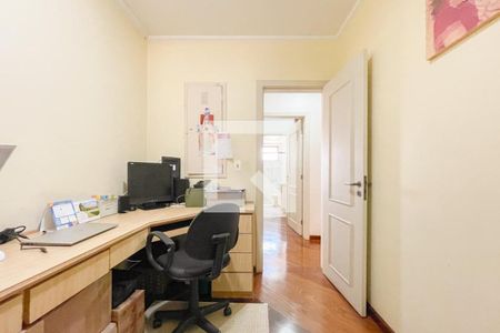 Apartamento à venda com 306m², 3 quartos e 4 vagas Apartamento à venda com 306m², 3 quartos e 4 vagasEscritório