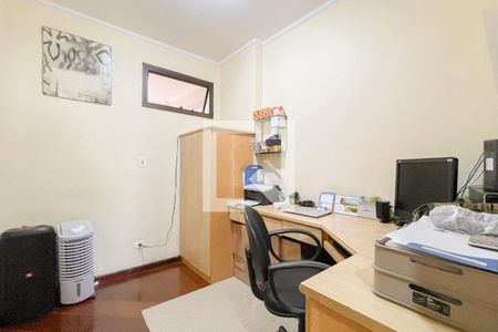 Apartamento à venda com 306m², 3 quartos e 4 vagas Apartamento à venda com 306m², 3 quartos e 4 vagasEscritório