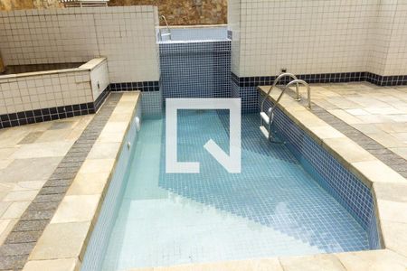 Apartamento à venda com 306m², 3 quartos e 4 vagas Apartamento à venda com 306m², 3 quartos e 4 vagasÁrea comum - Piscina