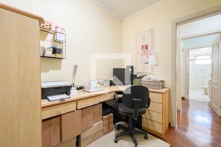 Apartamento à venda com 306m², 3 quartos e 4 vagas Apartamento à venda com 306m², 3 quartos e 4 vagasEscritório