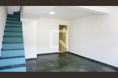 Sala de casa de condomínio para alugar com 2 quartos, 80m² em Freguesia (jacarepaguá), Rio de Janeiro