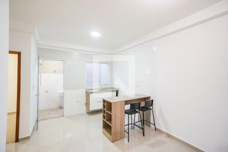 Sala e cozinha de apartamento para alugar com 2 quartos, 45m² em Penha de França, São Paulo