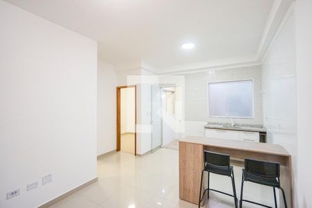 Sala e cozinha de apartamento para alugar com 2 quartos, 45m² em Penha de França, São Paulo