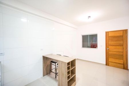 Sala e cozinha de apartamento para alugar com 2 quartos, 45m² em Penha de França, São Paulo