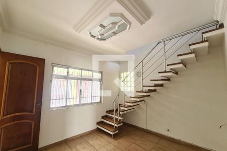 Sala de casa à venda com 3 quartos, 200m² em Vila Santa Virginia, São Paulo