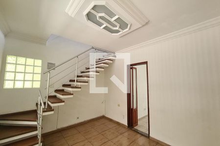 Sala de casa à venda com 3 quartos, 200m² em Vila Santa Virginia, São Paulo