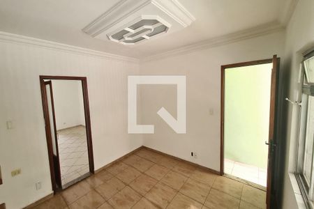 Sala de casa à venda com 3 quartos, 200m² em Vila Santa Virginia, São Paulo