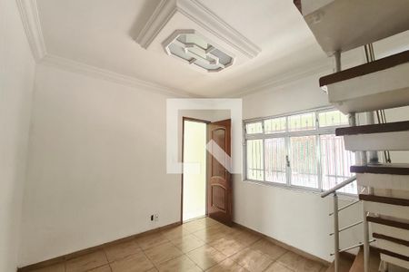 Sala de casa à venda com 3 quartos, 200m² em Vila Santa Virginia, São Paulo