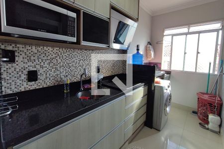 Cozinha de apartamento à venda com 2 quartos, 50m² em Parque Sao Jorge, Campinas