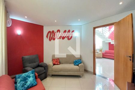 Sala de TV de casa de condomínio à venda com 3 quartos, 238m² em Swiss Park, Campinas