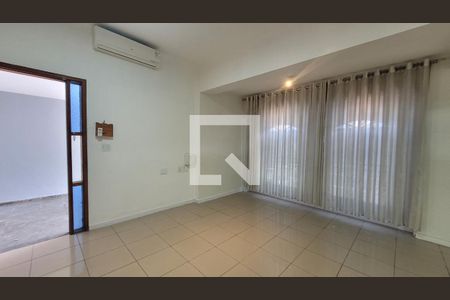 Sala de casa à venda com 5 quartos, 190m² em Bosque, Campinas