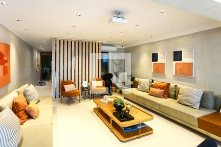 Sala de casa à venda com 3 quartos, 230m² em Paraíso do Morumbi, São Paulo