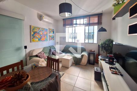 Apartamento à venda com 75m², 2 quartos e 1 vagaSala