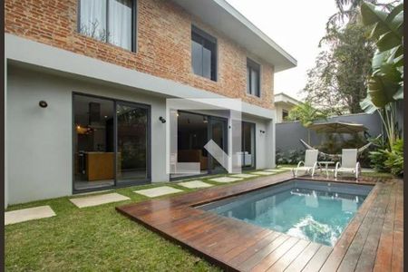 Casa à venda com 5 quartos, 350m² em Alto de Pinheiros, São Paulo